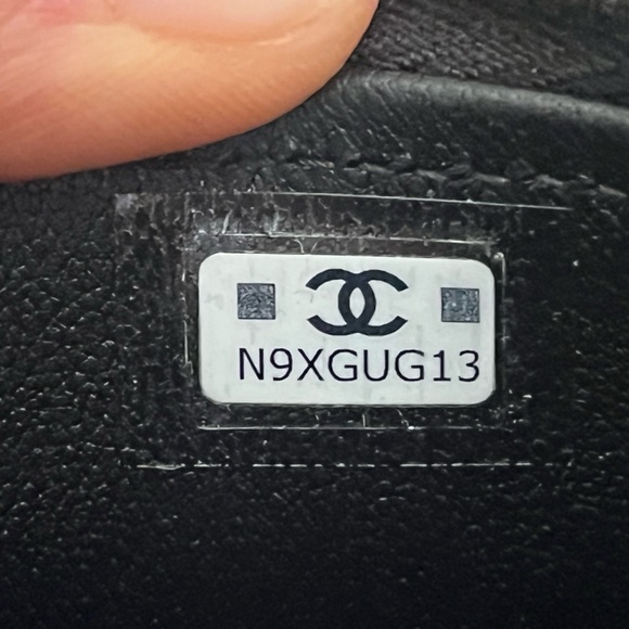 NOT AVAILABLE Brand New!! EXTREMELY RARE Chanel Tweed And Sequin Vanity - Picture 8 of 12